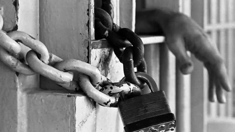 Victime fără despăgubiri și penitenciare supraaglomerate: Ce arată Indicele Global al Torturii despre Republica Moldova