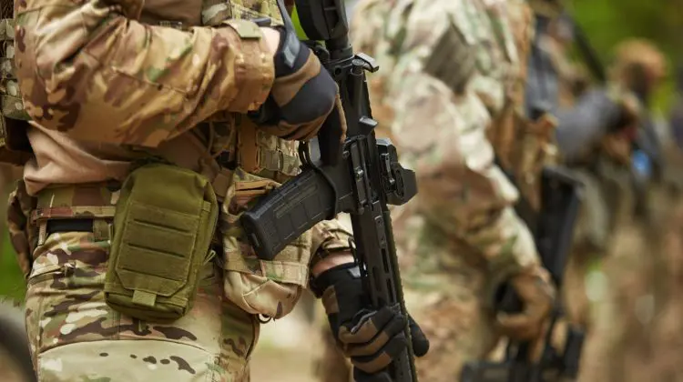 Ucraina crește salariile militarilor și extinde recrutarea. Veniturile pot ajunge până la 10.000 de dolari
