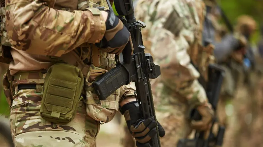 Ucraina crește salariile militarilor și extinde recrutarea. Veniturile pot ajunge până la 10.000 de dolari