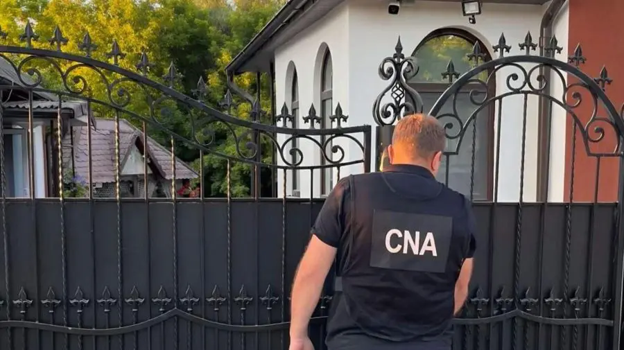 Un avocat, reținut de CNA: Este acuzat că ar fi cerut bani pentru influențarea unor decizii în instanță
