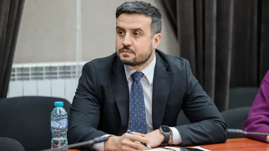 Bomba din declarația de venit a unui secretar de stat: Darurile și indemnizațiile, mai mari decât leafa