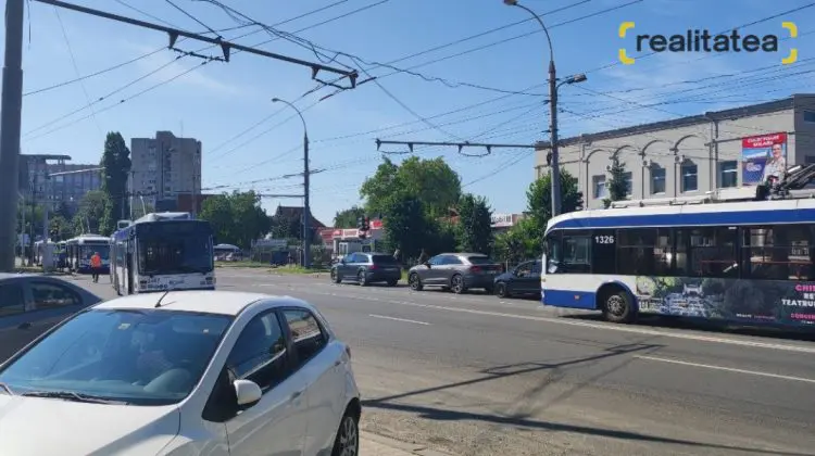 Troleibuzele nu circulă pe strada Miorița din capitală: firele electrice, defectate