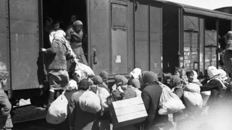 77 de ani de la cel mai mare val al deportărilor staliniste. Republica Moldova comemorează victimele regimului sovietic