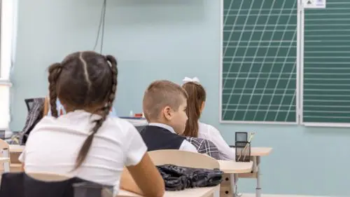 Programul prelungit în școlile din Chișinău continuă din 1 septembrie. Ce trebuie să știe părinții