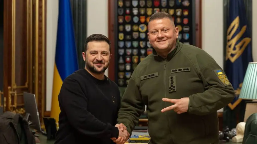 Surpriză politică la Kiev: Valeri Zalujnîi ar urma să candideze la prezidențiale și s-ar putea confrunta cu Zelenski