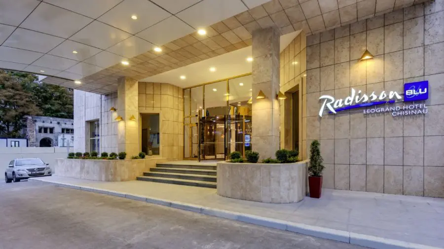 Reacția Hotelului Radisson Blu Leogrand după focarul de toxiinfecție alimentară: Colaborăm cu autoritățile