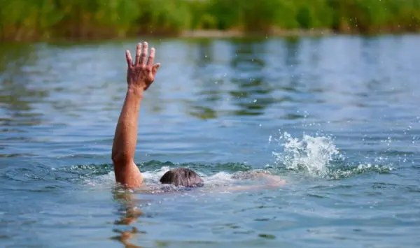 FOTO Tragedie pe Nistru: Un minor s-a înecat pe o plajă neautorizată