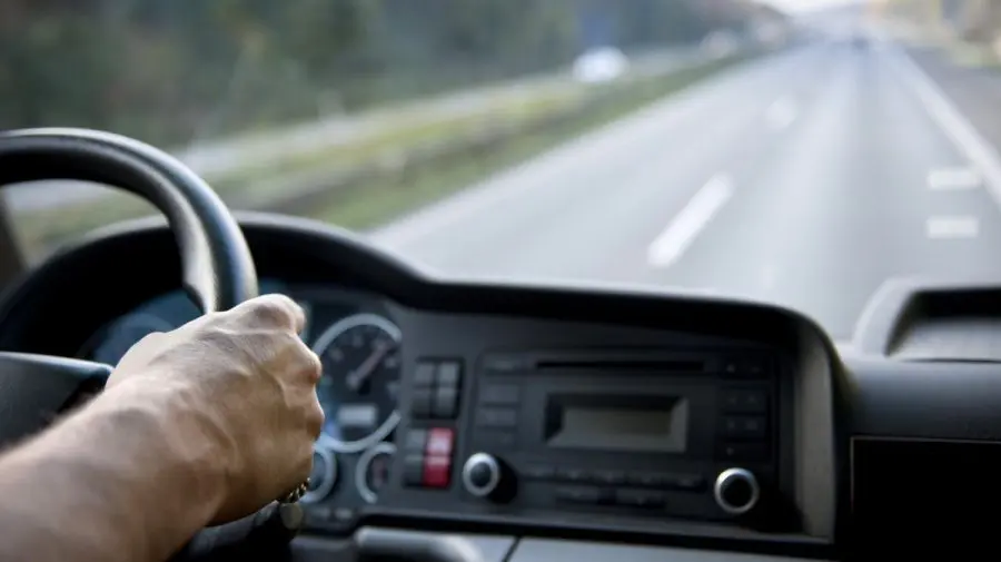 Condiții mai bune de muncă pentru mii de angajați din transporturi și infrastructură