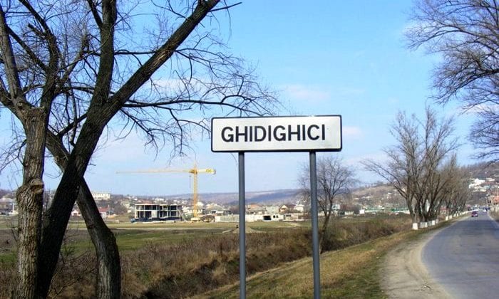 Arhitectul-șef al Primăriei Ghidighici și complicii acestuia, plasați în arest preventiv pentru 20 și 30 de zile