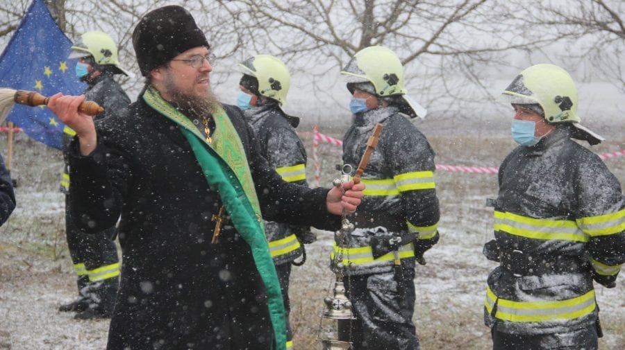 (FOTO) Piatra de temelie a unei noi Unități de Salvatori și Pompieri, pusă la Ștefan Vodă în pofida ninsorii puternice