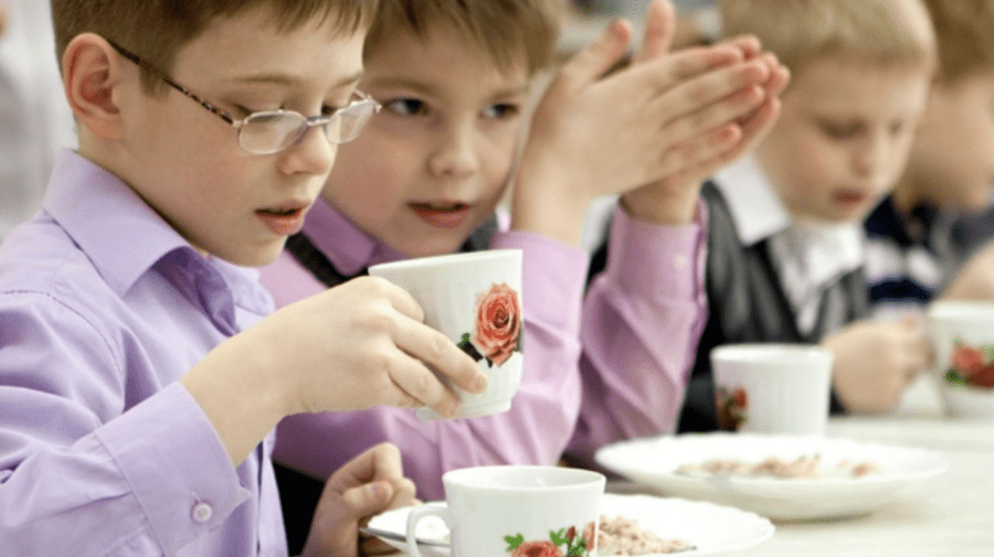 Consilieră PAS, despre alimentația copiilor din Chișinău: Macaroane cu zahăr la dejun și paste cu brânză la cină
