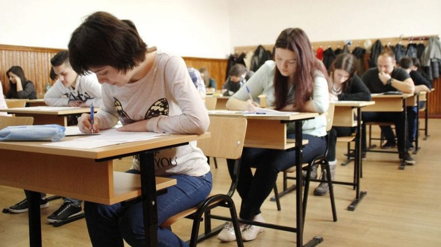 BAC 2022: Au obținut nota 10 din oficiu. Câți absolvenți nu vor merge la proba de examen la limba străină