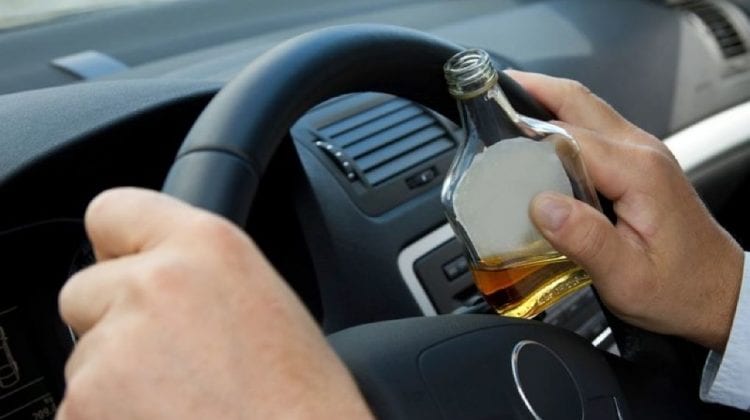 (VIDEO) La volan, în stare de ebrietate avansată. Concentrație de alcool era de 1,01 mg/l.