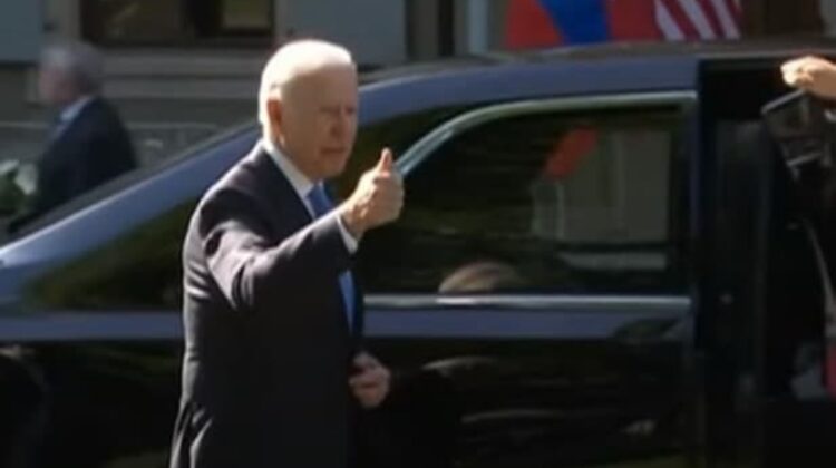 VIDEO Biden a arătat un deget, în timp ce a părăsit vila de la Geneva, după negocierile cu Putin