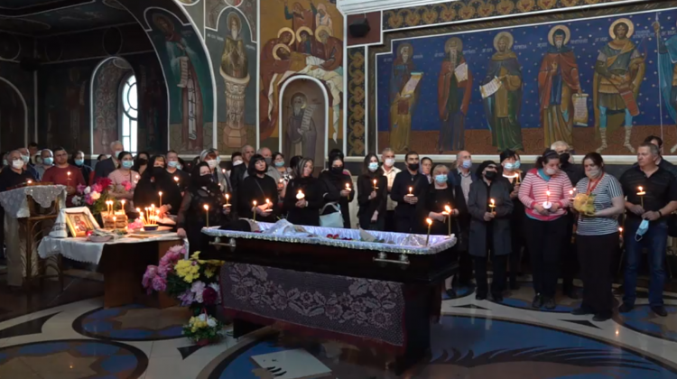 (VIDEO) Funeraliile lui Iurie Sadovnic! Rudele, prietenii și colegii de breaslă își iau rămas bun de la marele artist