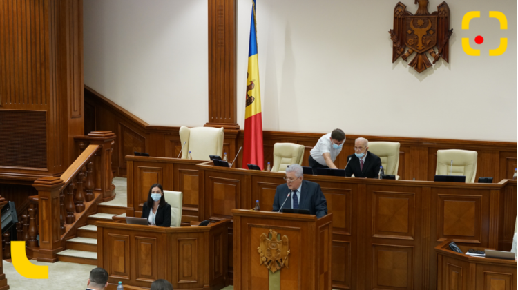 VIDEO Voronin revine la tribuna centrală a Parlamentului după doi ani de pauză pentru a anunța că sunt în opoziție