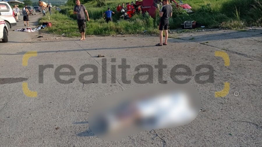 FOTO +18 Accident de groază pe traseul Chișinău-Răzeni. O fetiță de cinci ani și-a pierdut viața