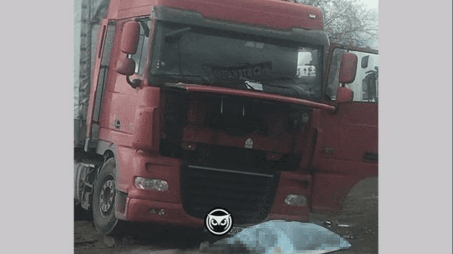 (FOTO) Caz tragic în Rusia. Un moldovean a fost strivit de propriul autocamion