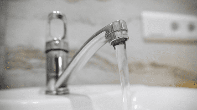 Consumul de apă de la robinet va fi interzis în mai multe sectoare ale capitalei. Măsura, valabilă doar o zi
