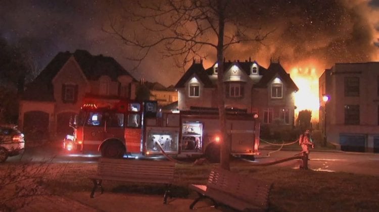 (VIDEO) O casă de lux a proprietarului PornHub a fost distrusă într-un incendiu suspect