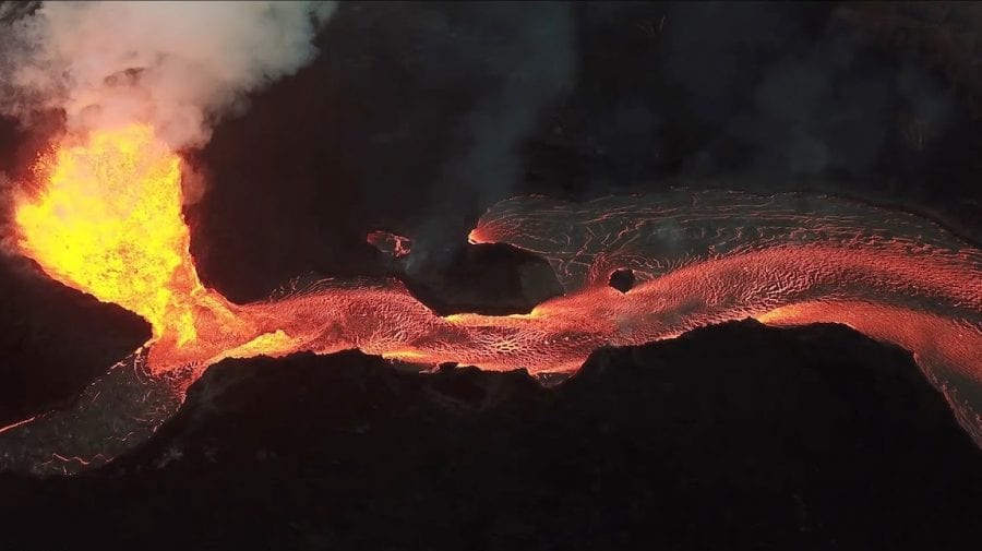 (GALERIE FOTO) Imagini incredibile cu o nouă fisură a vulcanului Geldingadalsgos din Islanda