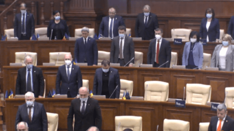Minut de reculegere pentru deputata Ludmila Guzun la început de ședință de Parlament