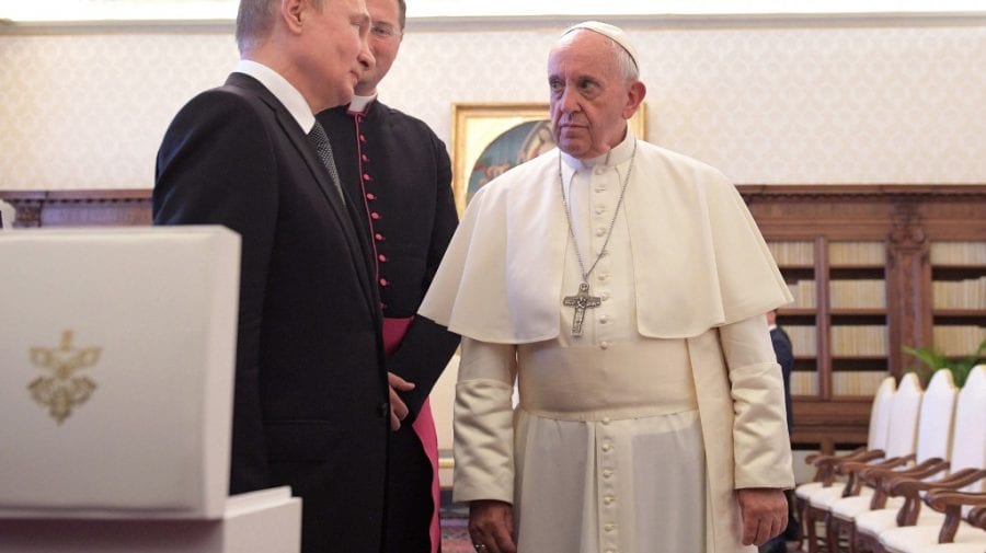 Papa de la Roma, gata să medieze întâlnirea bilaterala dintre Putin și Zelenski