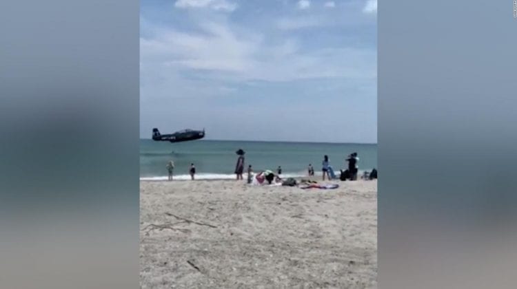 (VIDEO) Aterizare forțată pe o plajă din Florida la numai câțiva metri de oameni