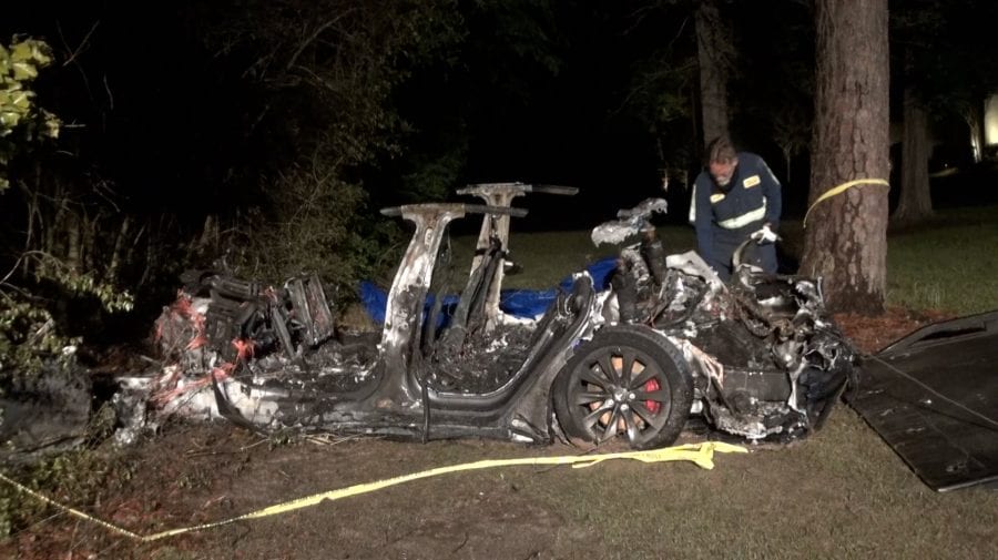 (VIDEO) Doi bărbați au decedat într-un accident cu implicarea unei TESLA! Pe scaunul șoferului nu se afla nimeni