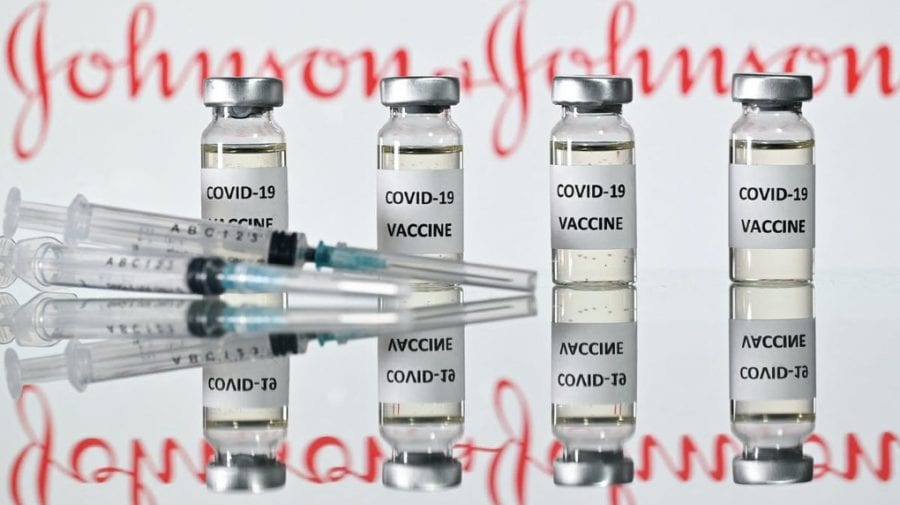 Johnson&Johnson amână lansarea vaccinului COVID în Europa pe fondul raportării cheagurilor de sânge