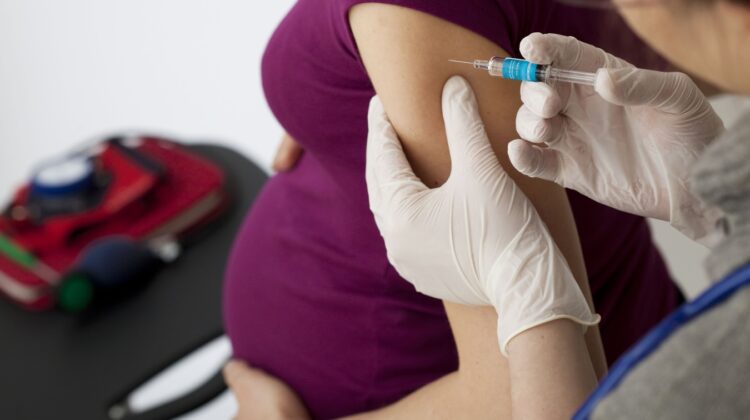 VIDEO Există riscul ca vaccinul anti-COVID să producă infertilitate? Aflați răspunsul de la specialiștii din sănătate