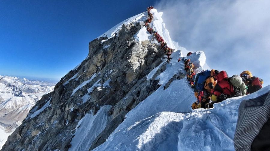 Tragedie pe Everest. Un american şi un elveţian şi-au pierdut viaţa