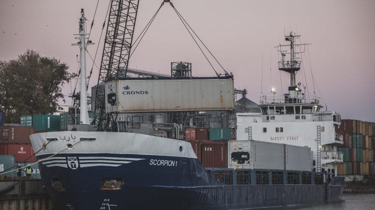 Slusari solicită în regim de urgență să se convoace CSS. A început încărcarea grâului pe navă în Portul Giurgiulești