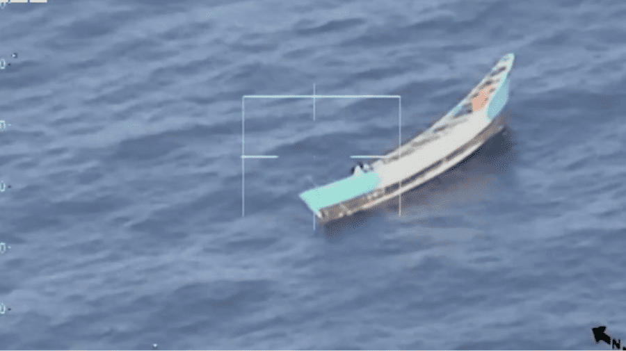 Trei săptămâni fără mâncare. Zece migranți au murit pe o navă care plutea în derivă în Atlantic. O fată a fost salvată