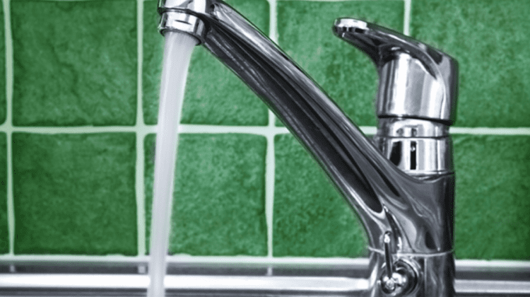 Se anunță sistări de apă potabilă în Capitală. Consumatorii sunt îndemnați să-și facă rezerve