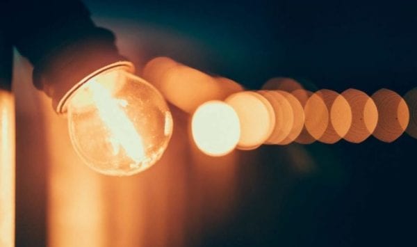Moldovenii vor plăti mai mult pentru lumină! Noile tarife la energia electrică au fost publicate în Monitorul Oficial