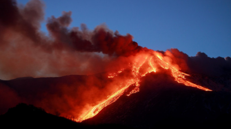 Cel mai activ vulcan din Europa, a erupt din nou