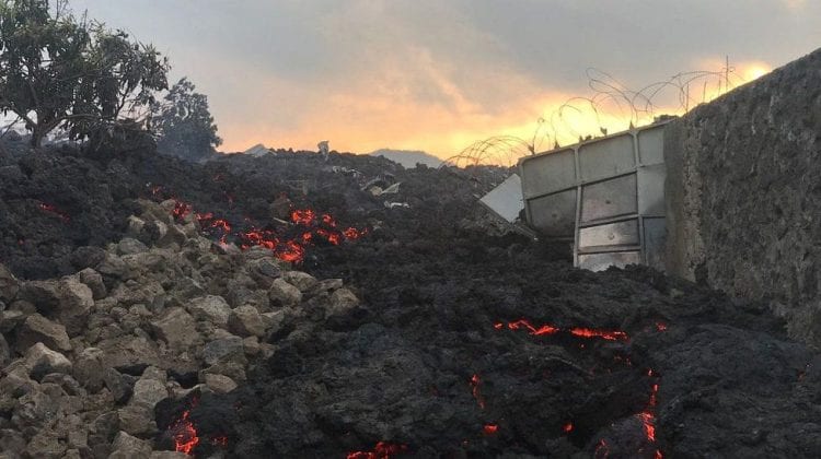 (GALERIE FOTO) Erupția vulcanului Nyiragongo. Sute de case au fos înghițite de lavă, iar oamenii dorm pe străzi
