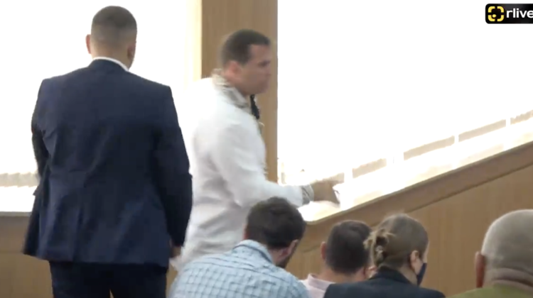 VIDEO Ședință NU, îmbrânceli DA! Andrei Năstase și Alexandru Slusari, prezenți la întrunirea consilierilor municipali