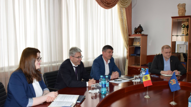 În vizită la Chișinău. Șefa Secretariatului Iniţiativei Regionale Anticorupţie s-a întrunit cu directorul CNA