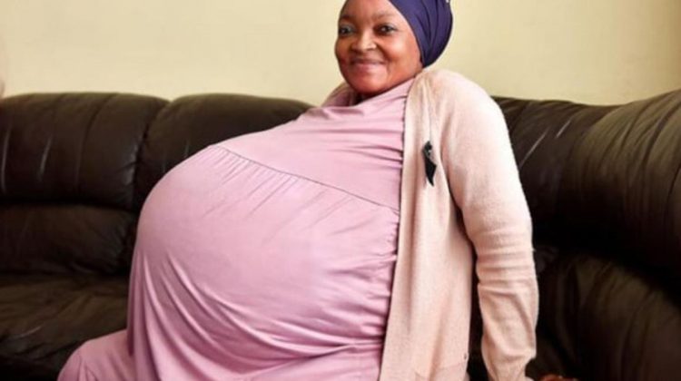 O femeie de 37 de ani a născut 10 copii – șapte băieți și trei fete