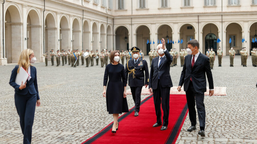 FOTO Primele imagini cu președinta Maia Sandu pe covorul roșu de la Roma