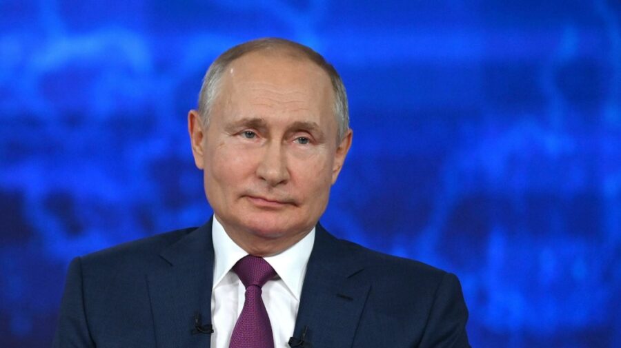 VIDEO Putin s-a salutat cu televizorul. I-au explicat că nu-i va ieși un dialog, dar el a tot insistat