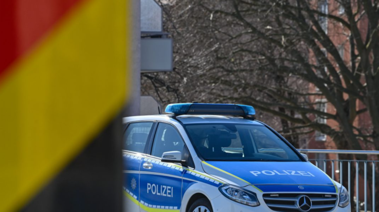 Doi oameni au murit, iar atacatorul este căutat în urma unui atac armat dintr-un oraș din vestul Germaniei