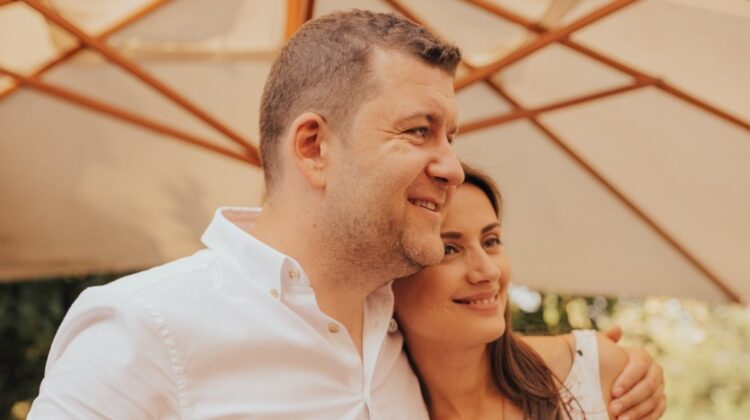 Un cuplu cunoscut în Moldova caută un student/ă cu rezultate bune la învățătură pentru a-i oferi o bursă lunară