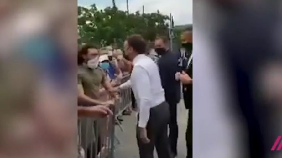 Bărbatul, care i-a dat o palmă lui Emmanuel Macron – reținut. Reacția președintelui francez