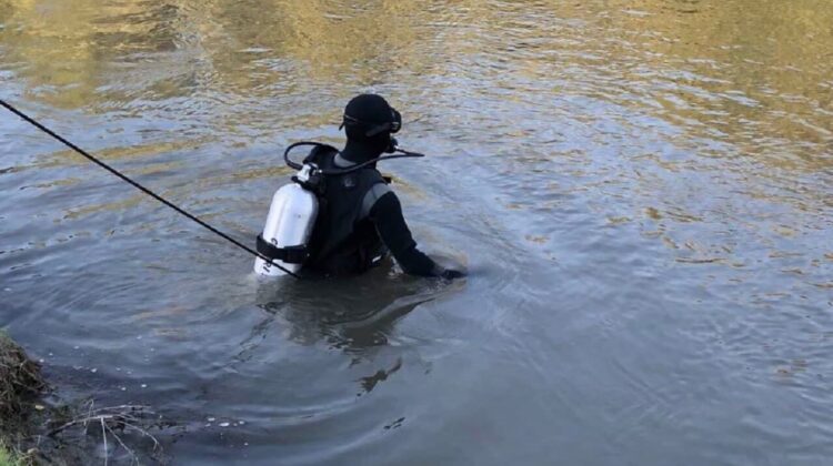 VIDEO ÎNGROZITOR! A intrat în apă și nu a mai ieșit. IGSU a scos corpul neînsuflețit al unui bărbat dintr-un lac