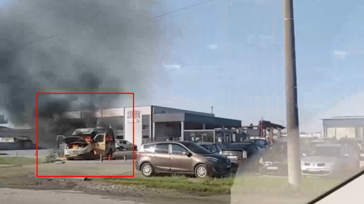 VIDEO Incendiu matinal în Capitală. Microbuz, distrus în totalitate