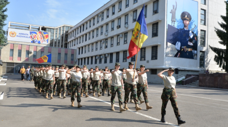 Patru femei militare în Armata Națională vor participa în premieră la misiunea de pacificare din Kosovo