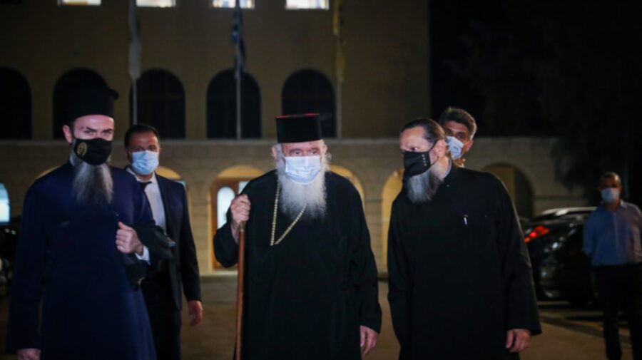 FOTO, VIDEO Greci în stradă împotriva vaccinării! Biserica Ortodoxă se implică. De partea cui e?